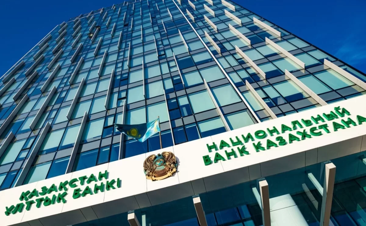 Қазақстандықтардың зейнетақы жинақтары уақытша азайды: алаңдауға негіз бар ма?